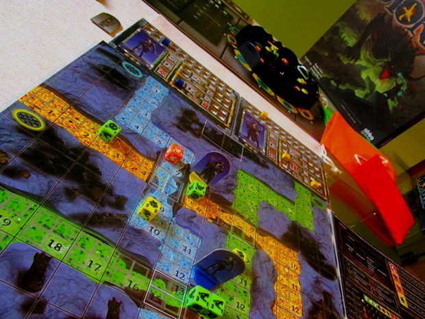 Синият играч очевидно се справя доста добре... до следващата вълна!