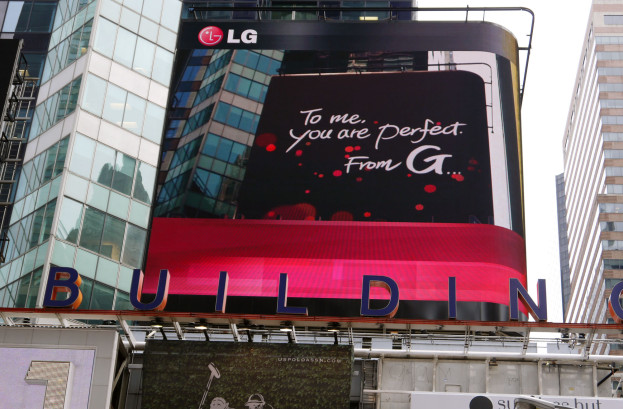 LG NY Times Square 01 (2)