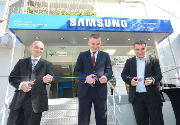 SamsungDemoCenter_RibbonCutting