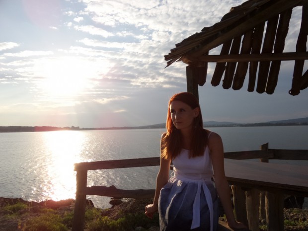 Samsung_Galaxy_K_AgainstSun