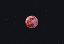 Кислород от лунен прах