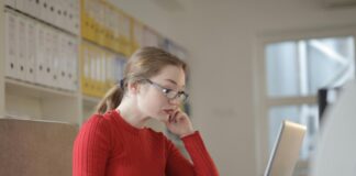 Етика в кода: Може ли изкуственият интелект да има морален компас?