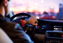 Българите вече могат да си поръчват застраховки през смартфона, без да напускат дома си