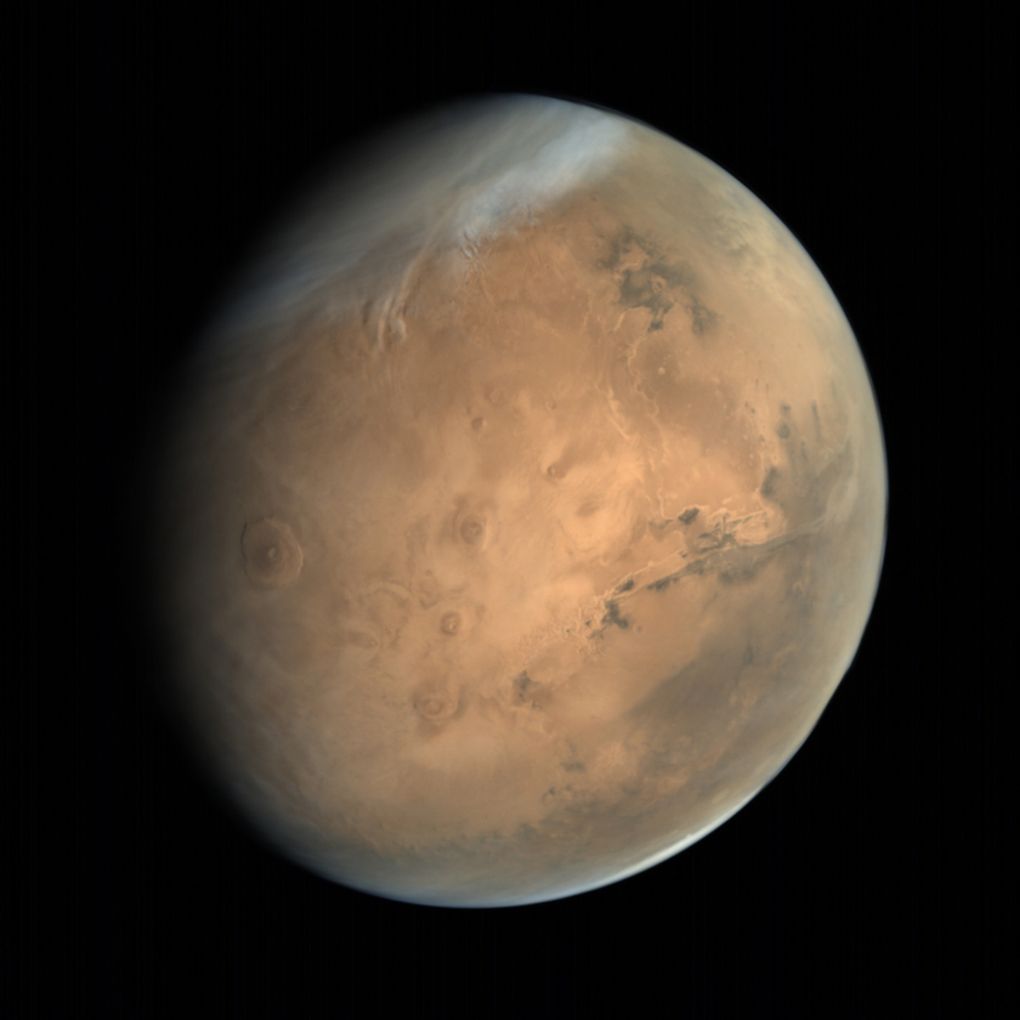 Tharsis Montes и долината Valles Marineris | Снимка: ISRO / ISSDC / Emily Lakdawalla