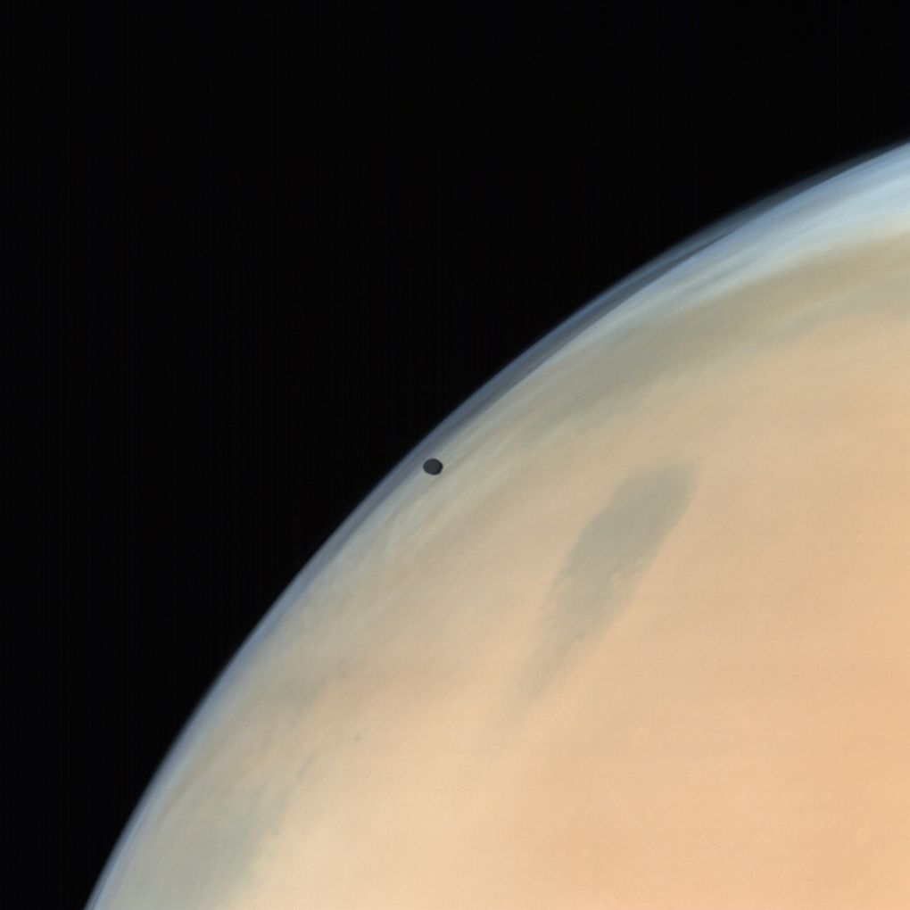 Фобос в по-близък план | Снимка: ISRO / ISSDC / Emily Lakdawalla