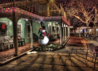 Коледна украса в двора