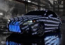 Този светещ Lexus е най-шантавата кола, която сте виждали