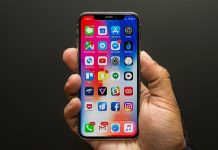 iPhone X изглежда се затруднява с Face ID отключване при повече светлина