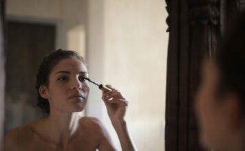 Моливи за очи