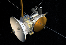 Cassini прелетя между Сатурн и пръстените на планетата