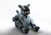 Зловещо изглеждащ робот от Xiaomi