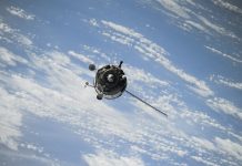 Япония разработва дървени сателити