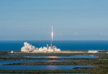 Илон Мъск пусна шеговито видео с експлодиращи Falcon 9 ракети
