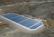 Tesla покани 12 късметлии на откриването на новата си фабрика